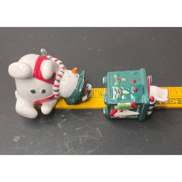 Snowman & Stove Ceramic Salt & Pepper Shaker Set Holiday Christmas Collectable - Picture 12 of 12